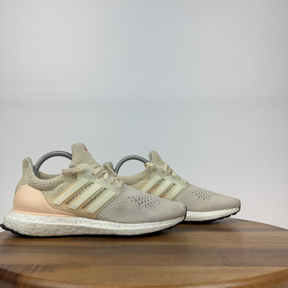 Womens Adidas Ultraboost 5.0 DNA Beige Athletic Running Sneakers Size 7 M GUC